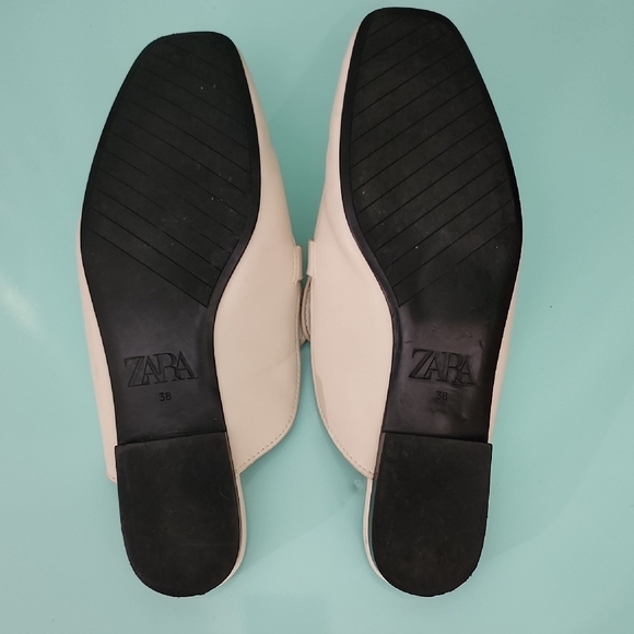 Zara Off White and Gold Mules with Textured Leather and Gold Hardware - Picture 6 of 6